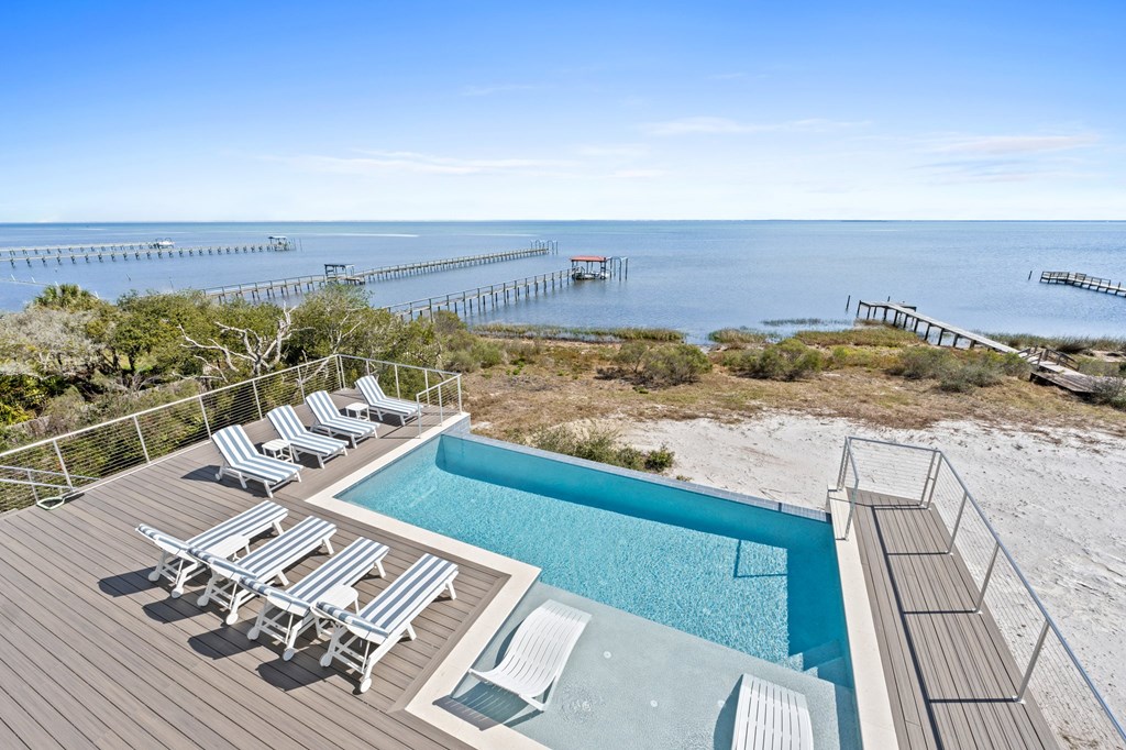 7052 Leeward St, 32456