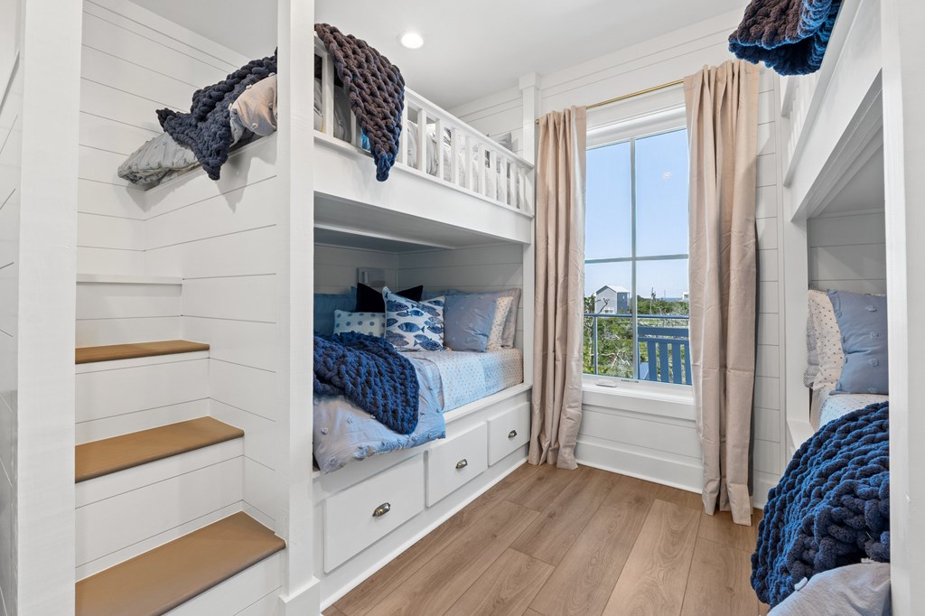 7052 Leeward St, 32456