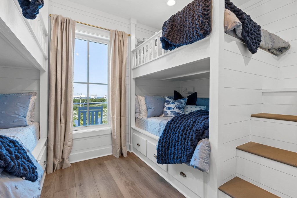 7052 Leeward St, 32456