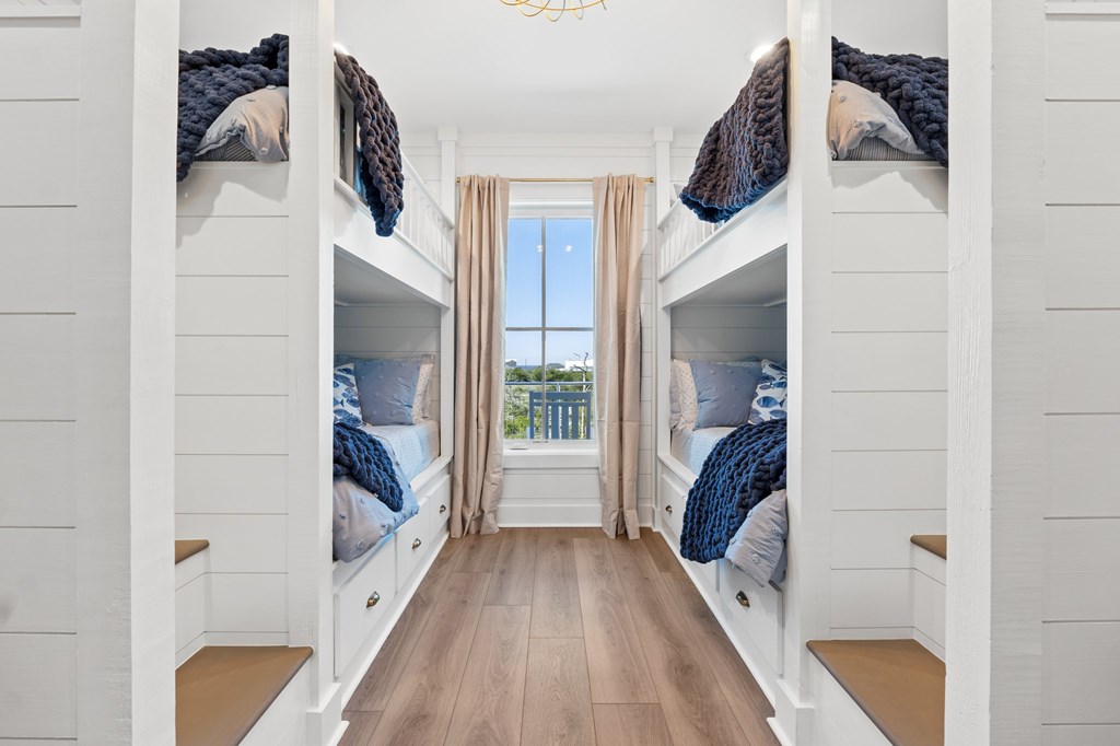 7052 Leeward St, 32456