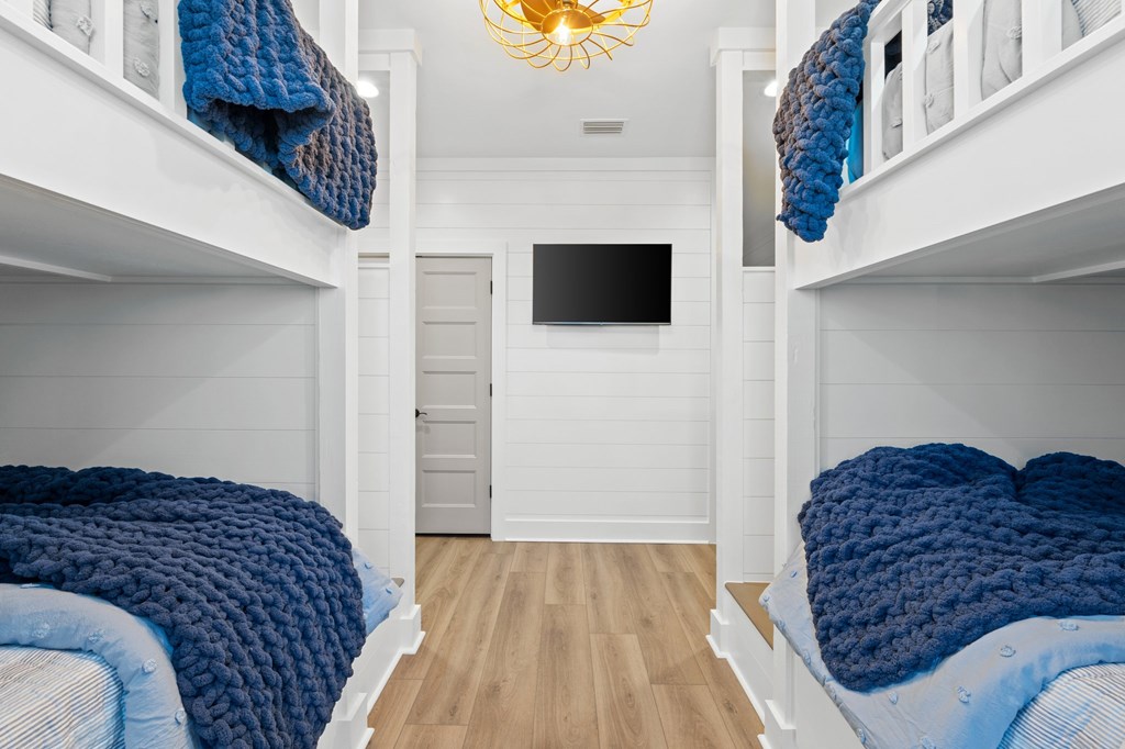 7052 Leeward St, 32456