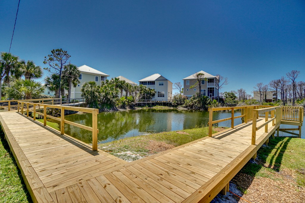 135 Parkside Cir, 32456