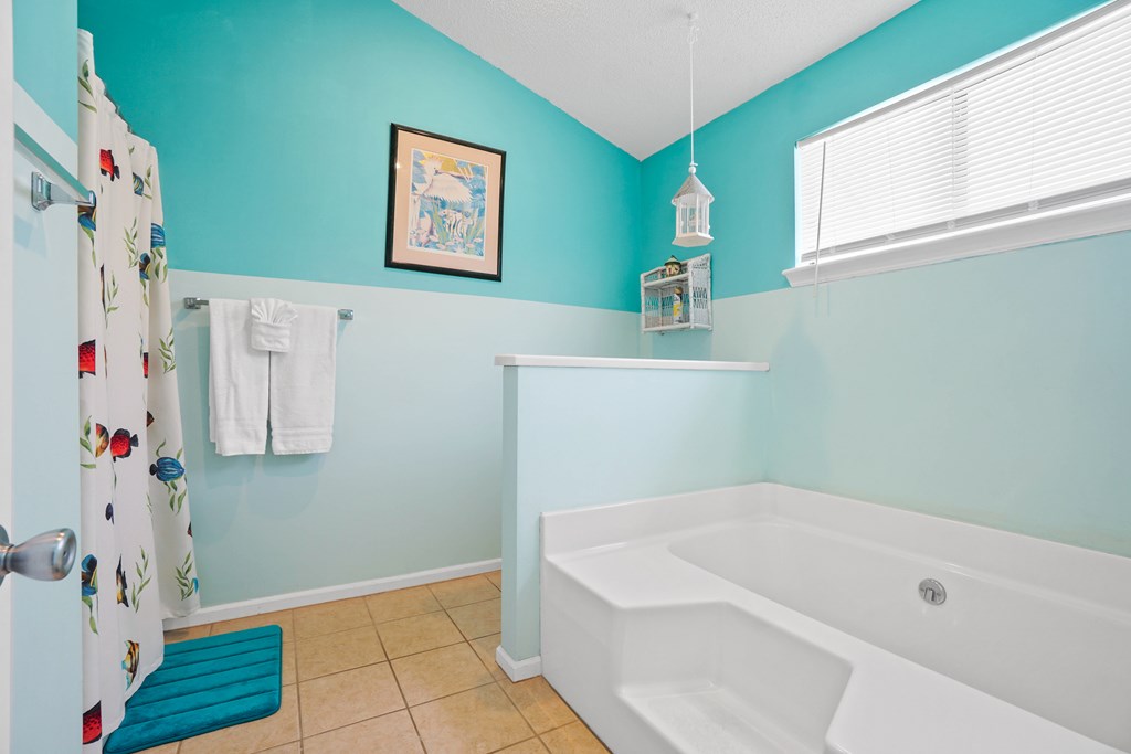 135 Parkside Cir, 32456