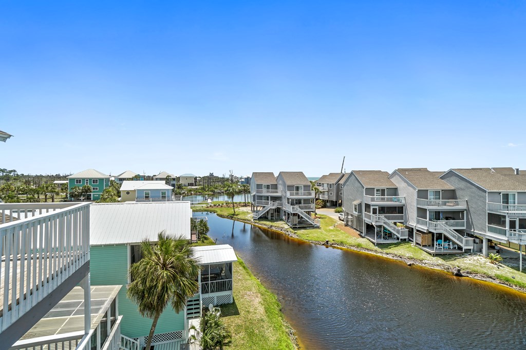 135 Parkside Cir, 32456