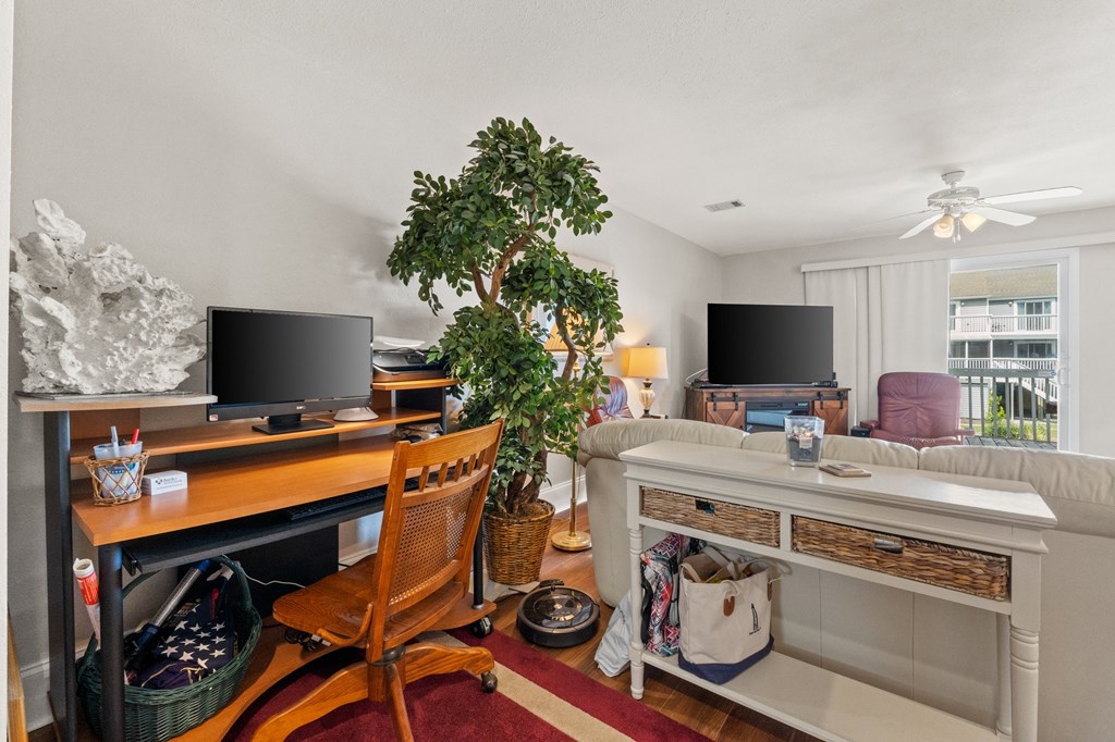 253 Parkside Cir, 32456