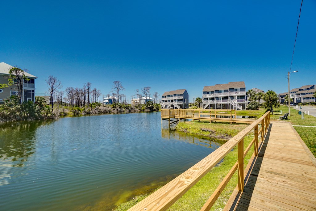 253 Parkside Cir, 32456