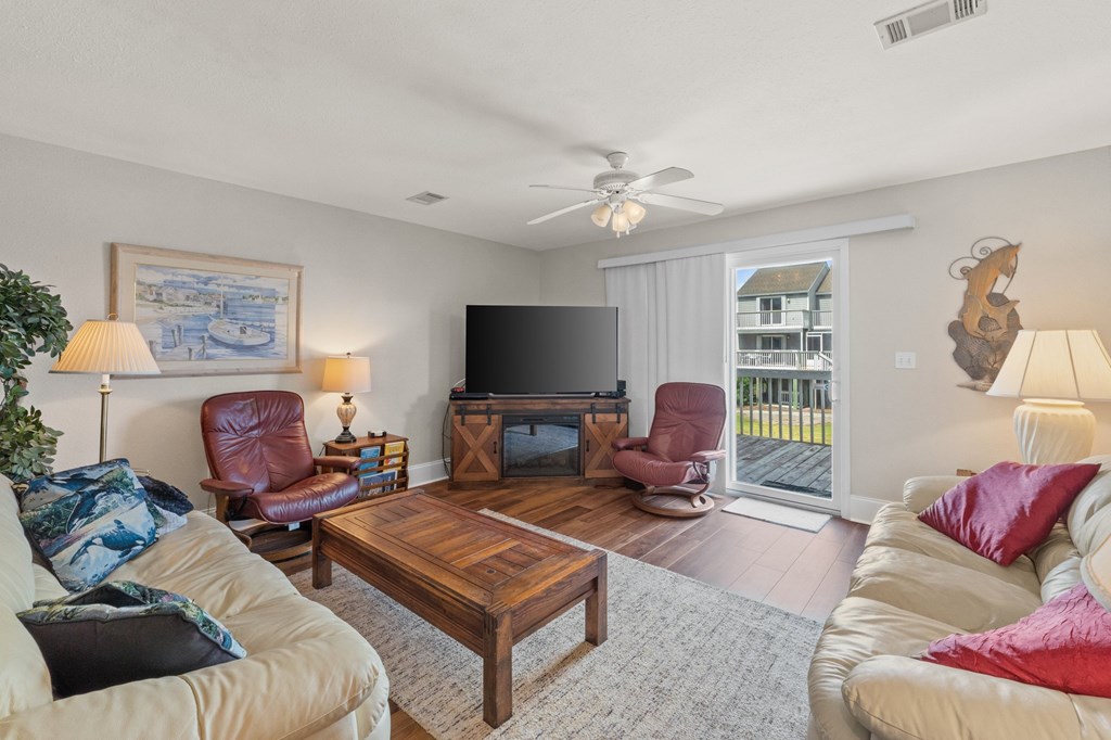 253 Parkside Cir, 32456