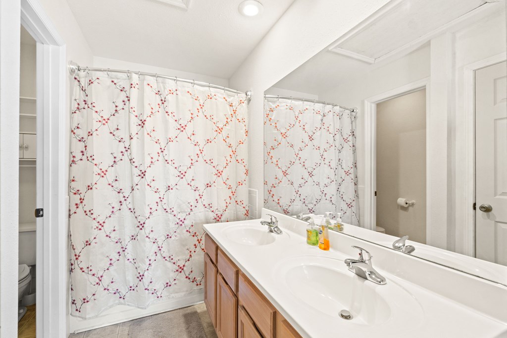 253 Parkside Cir, 32456