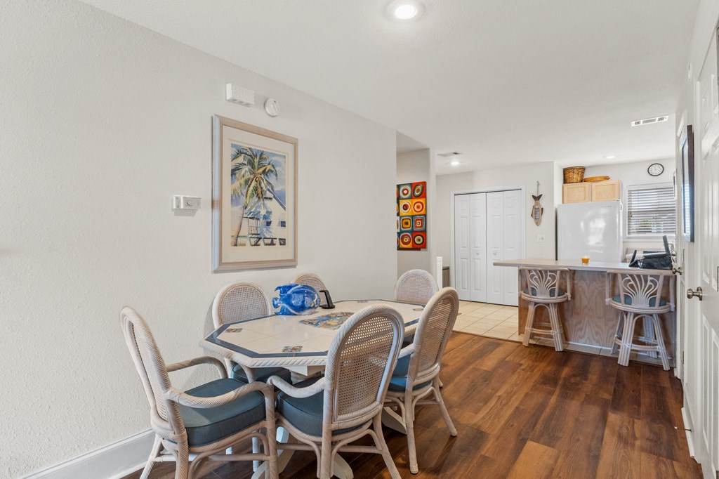 253 Parkside Cir, 32456