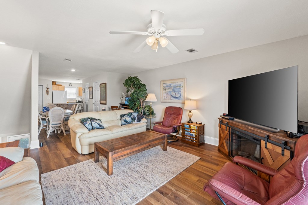 253 Parkside Cir, 32456