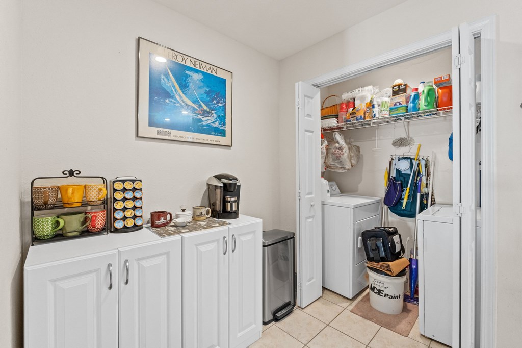 253 Parkside Cir, 32456