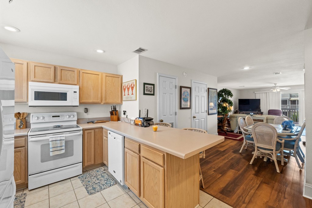 253 Parkside Cir, 32456