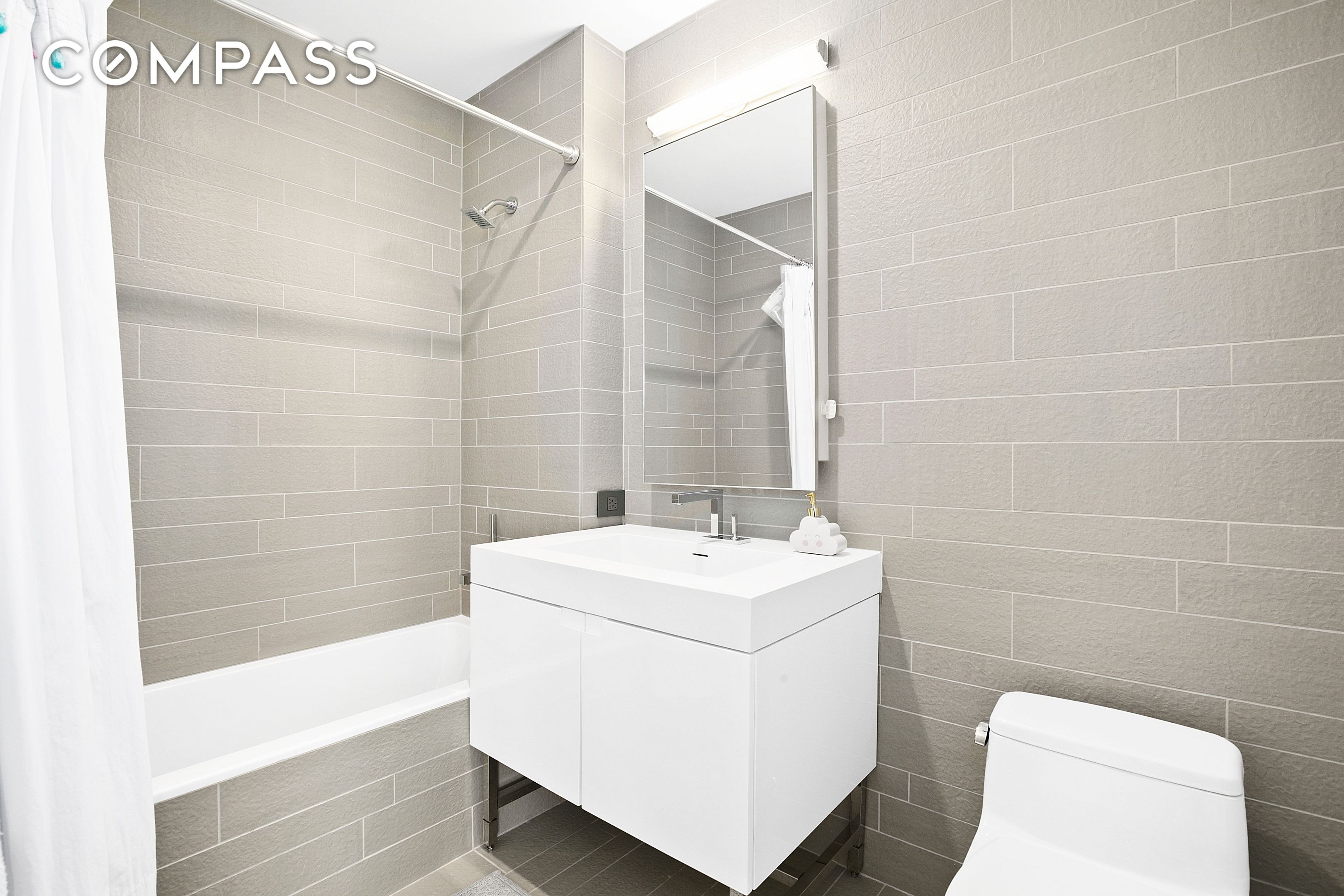 388 Bridge Street PH45AB