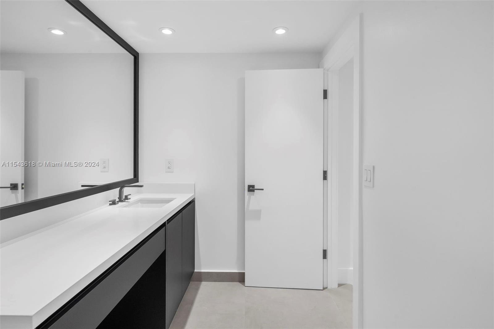 9801 Collins Ave # 16V