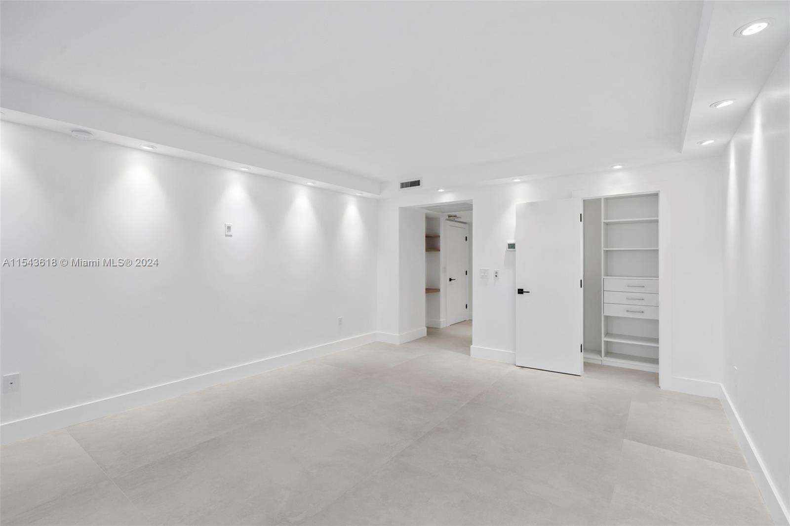 9801 Collins Ave # 16V
