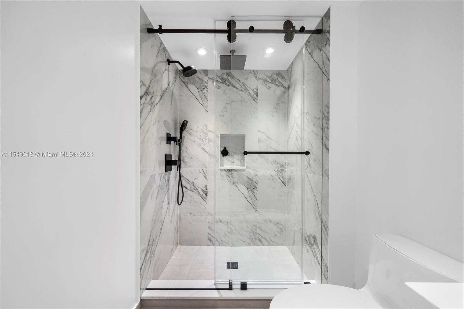 9801 Collins Ave # 16V