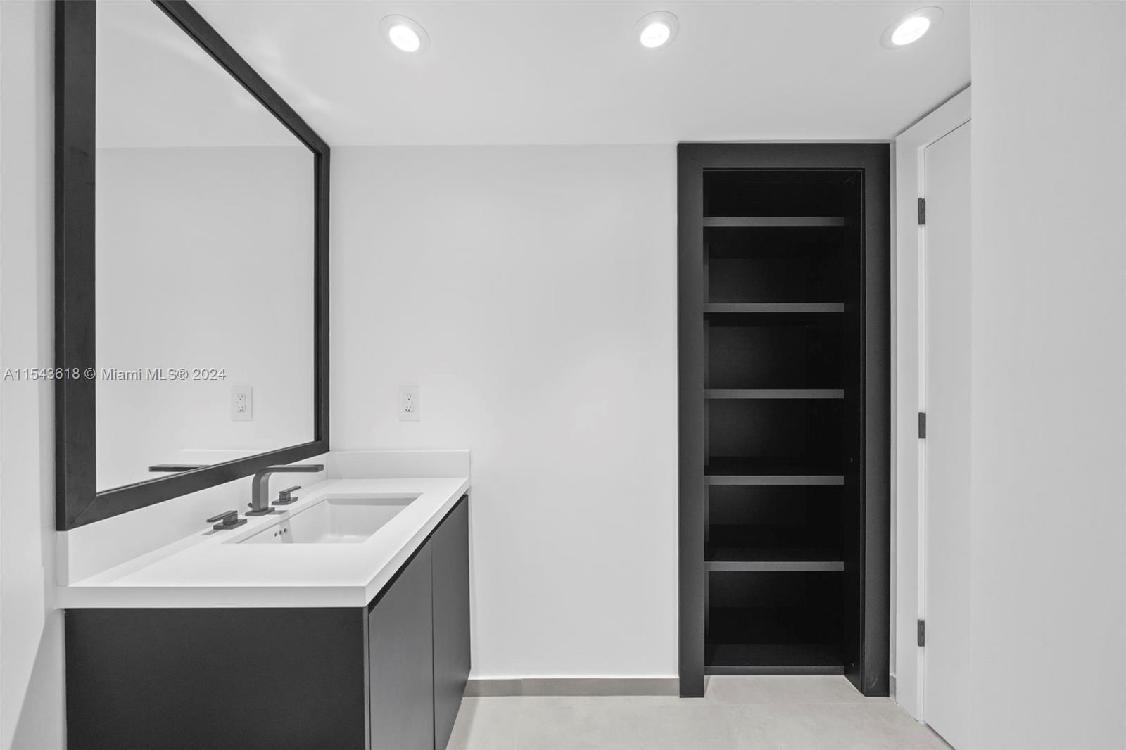 9801 Collins Ave # 16V