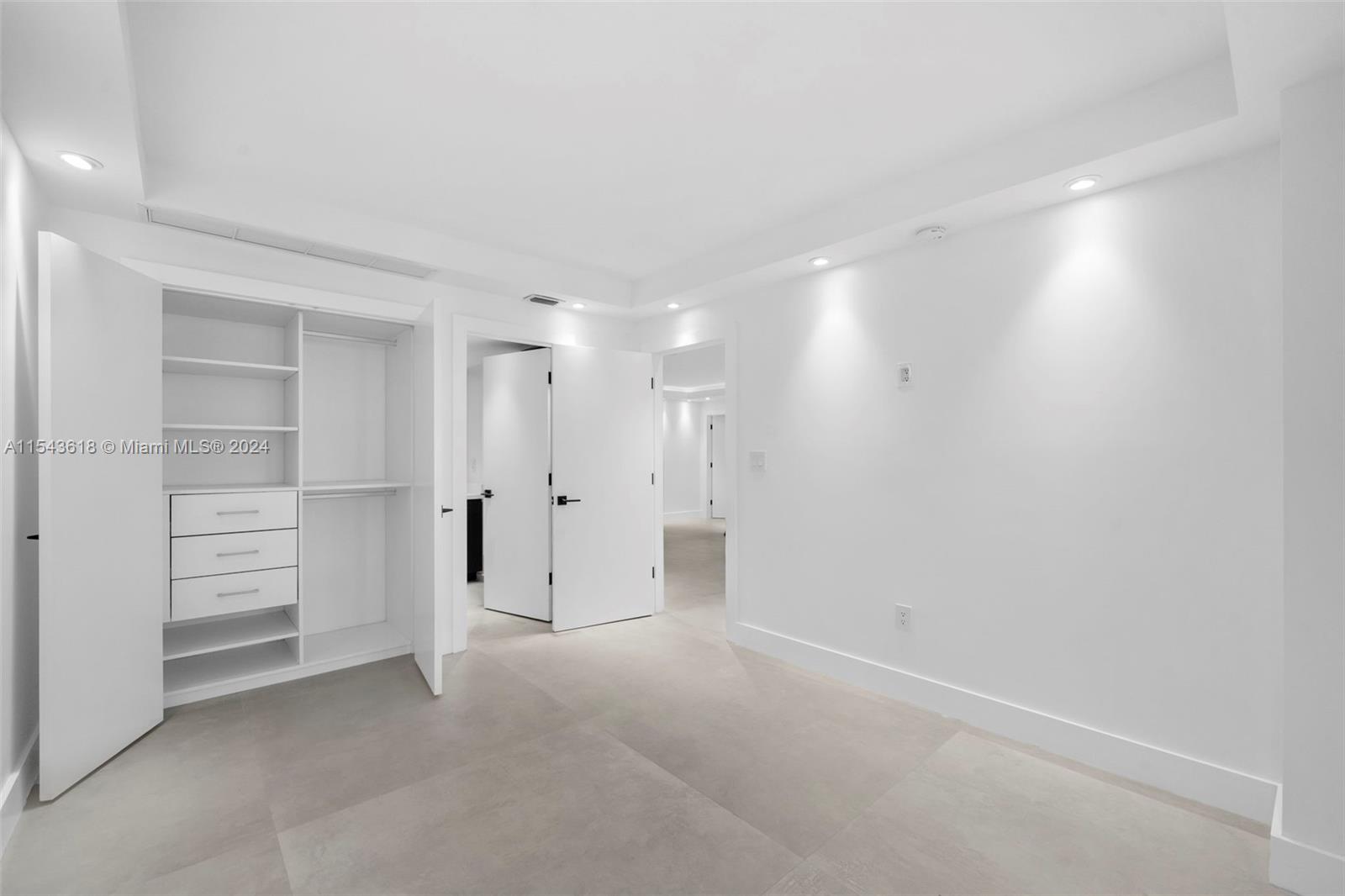9801 Collins Ave # 16V