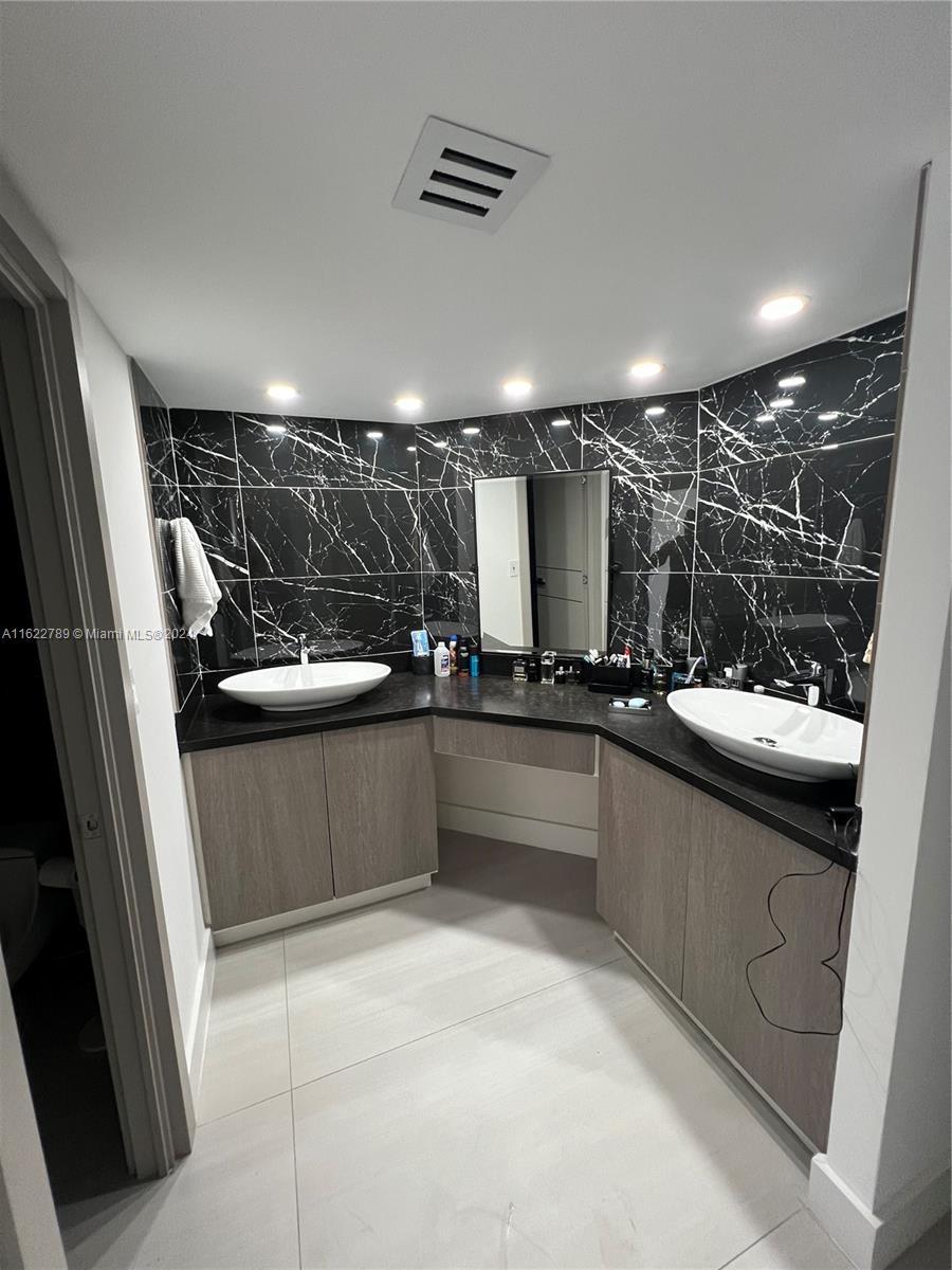 2333 Brickell Ave # 501