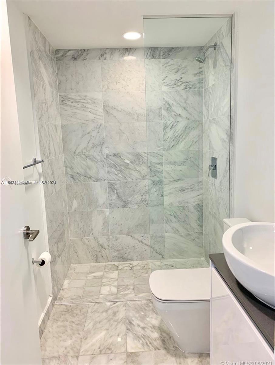 9821 E Bay Harbor Dr # 805
