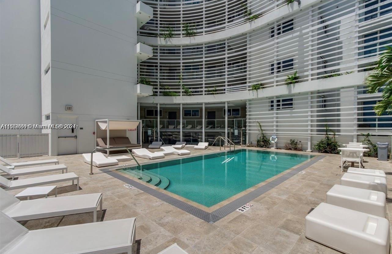 9821 E Bay Harbor Dr # 805