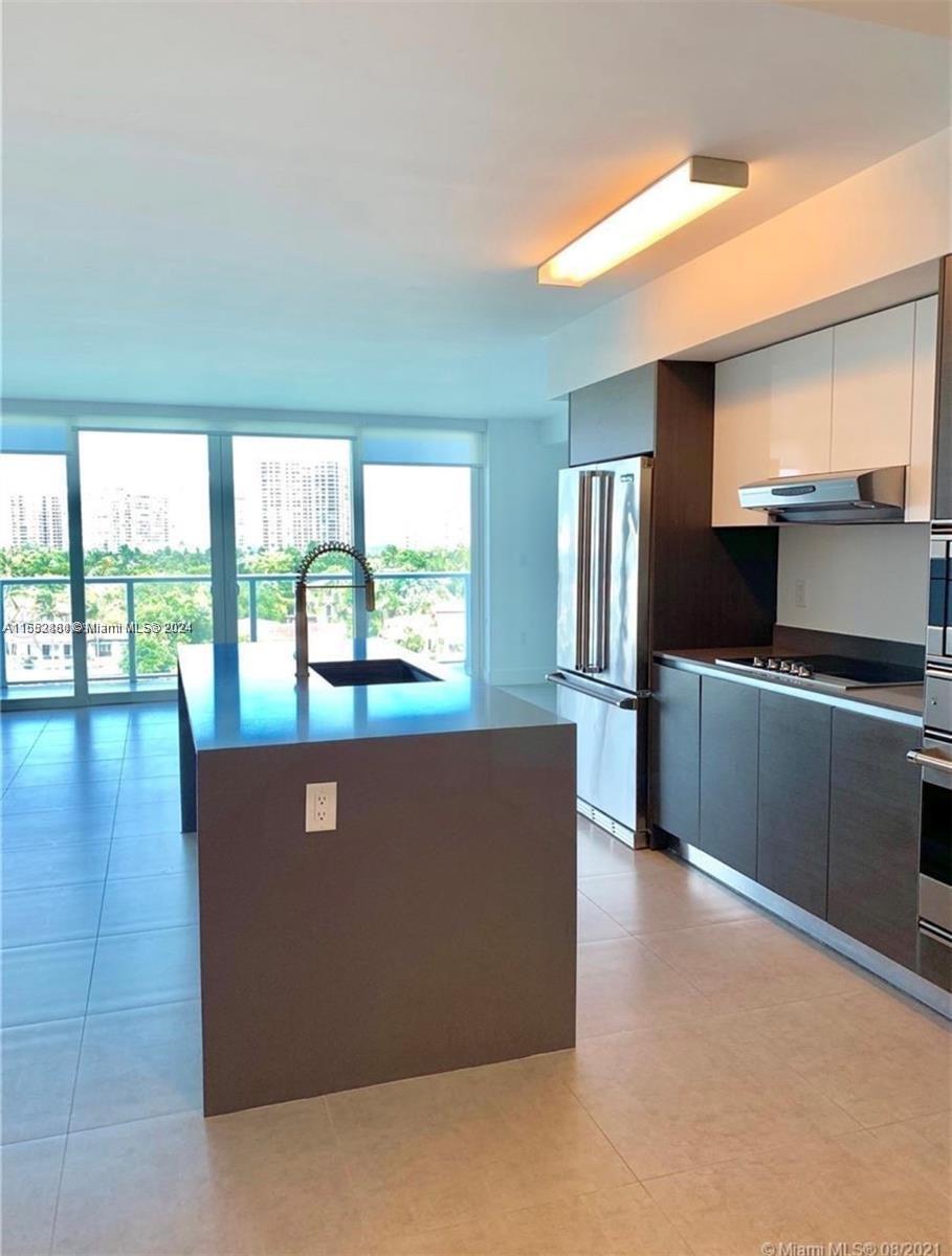 9821 E Bay Harbor Dr # 805