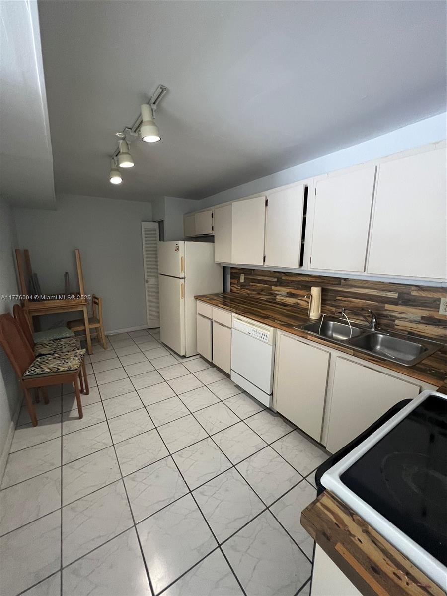 9124 Collins Ave # 304
