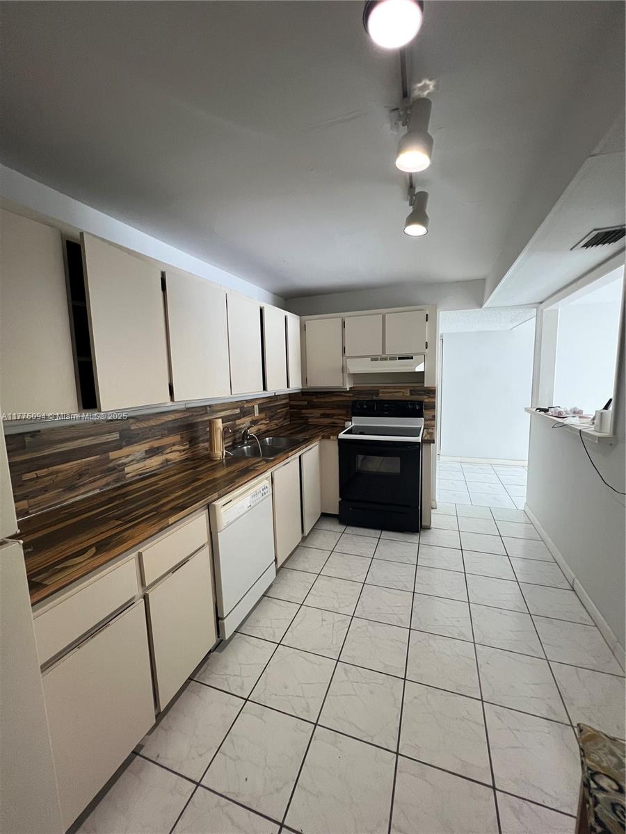 9124 Collins Ave # 304