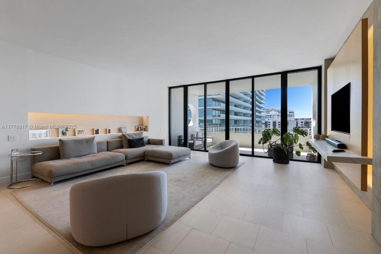 10205 Collins Ave Unit: PH3