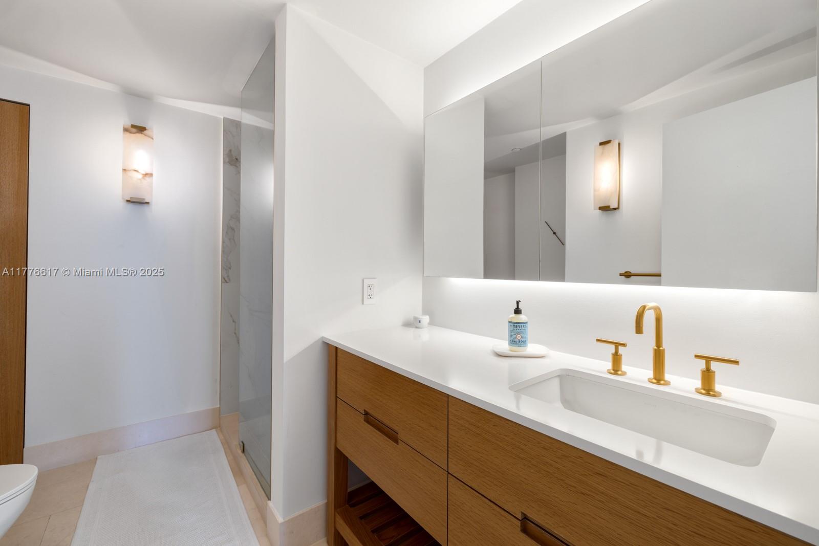 10205 Collins Ave Unit: PH3