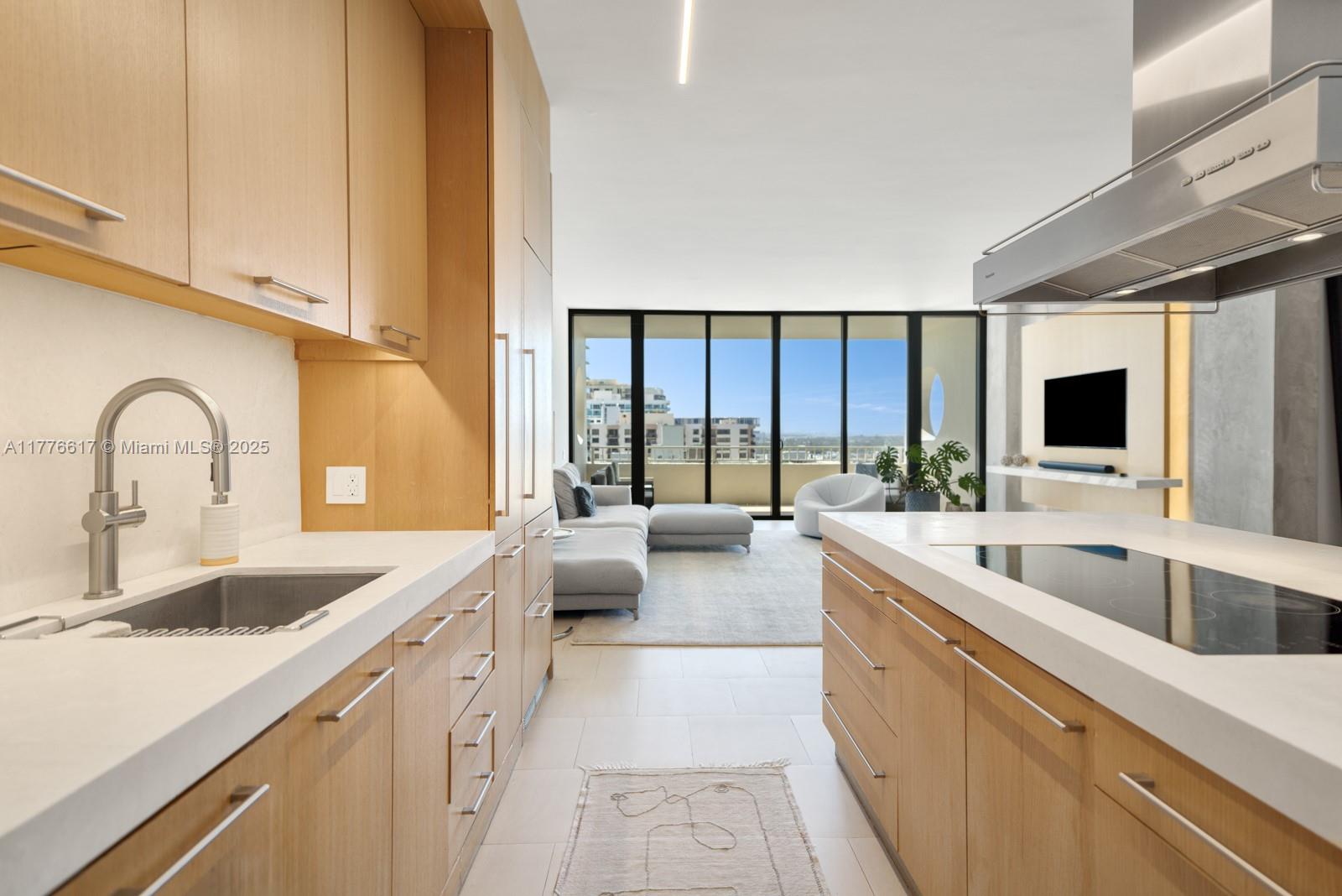 10205 Collins Ave Unit: PH3