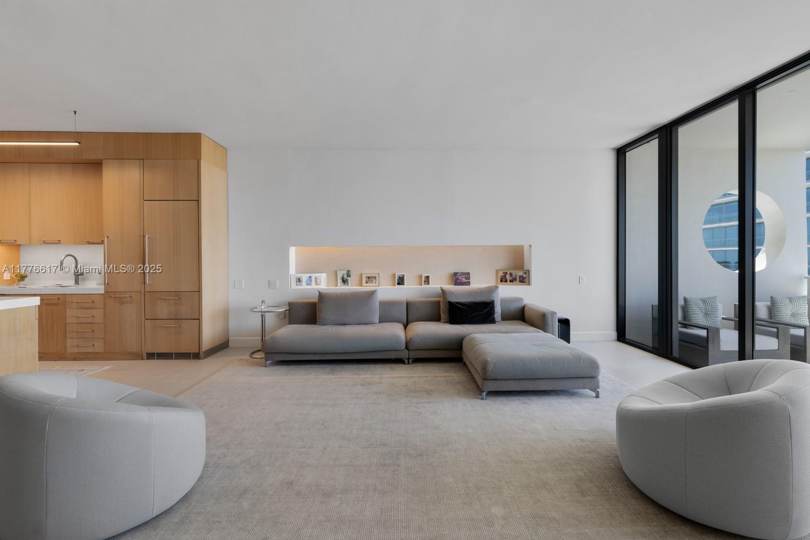 10205 Collins Ave Unit: PH3