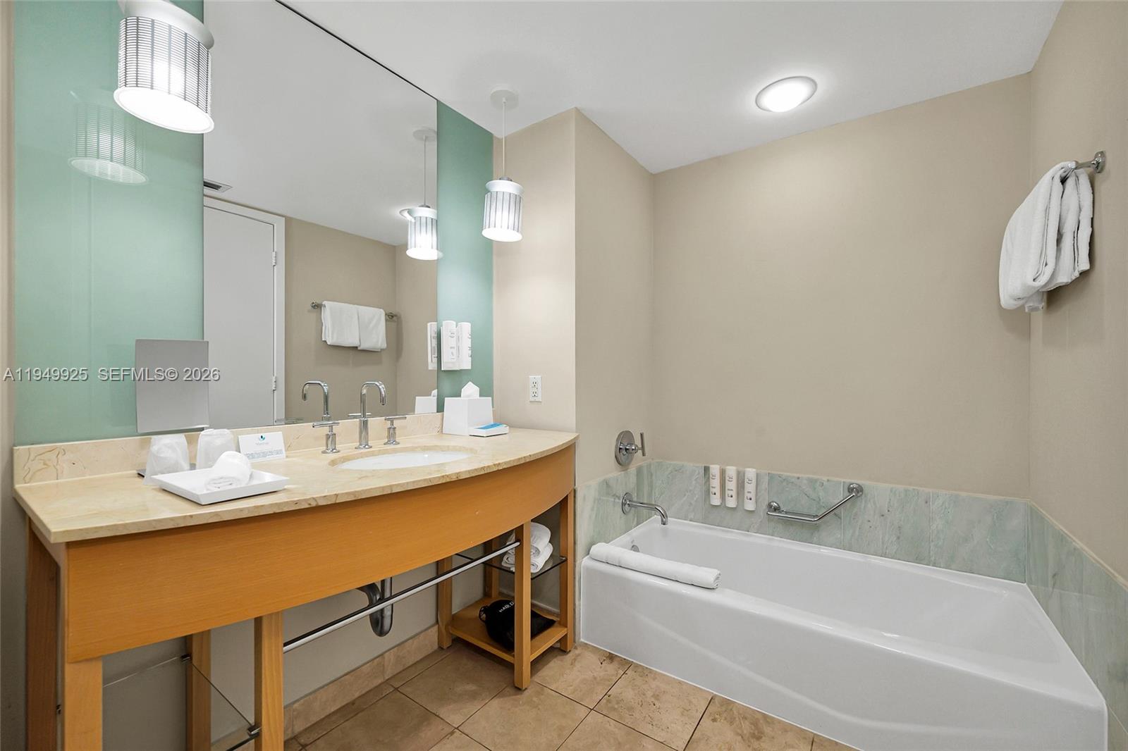 18683 Collins Ave # 1601