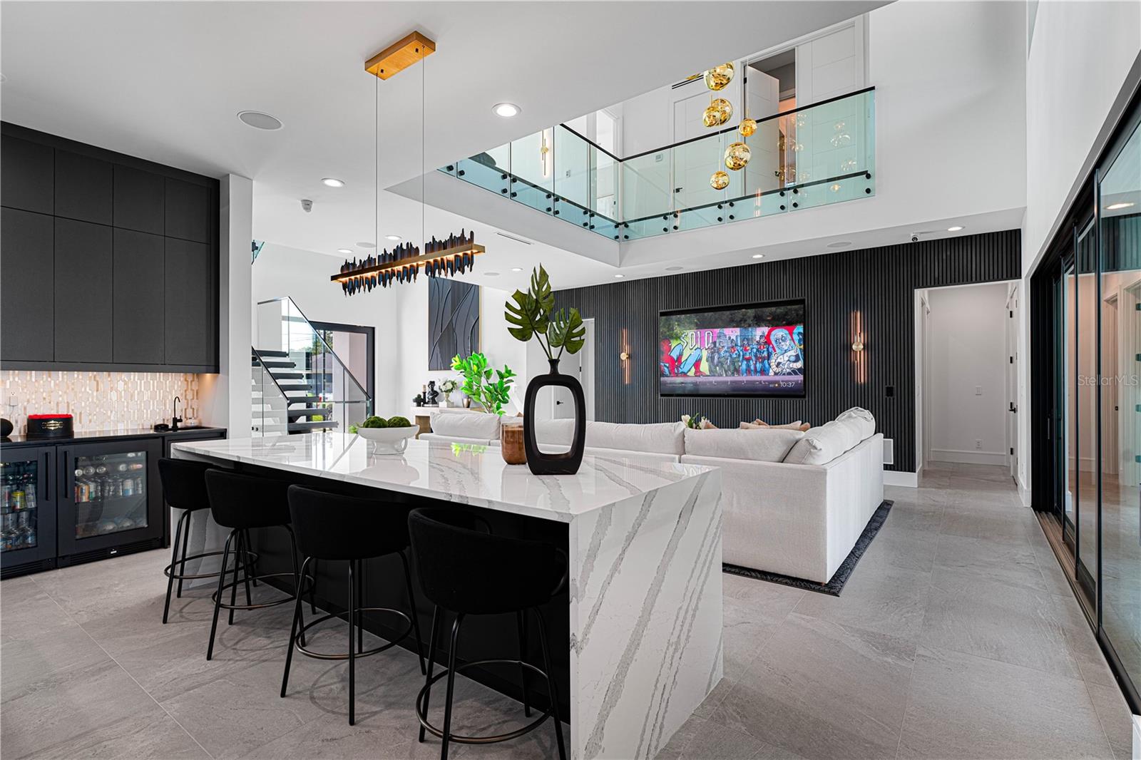 114 W DAVIS BLVD
