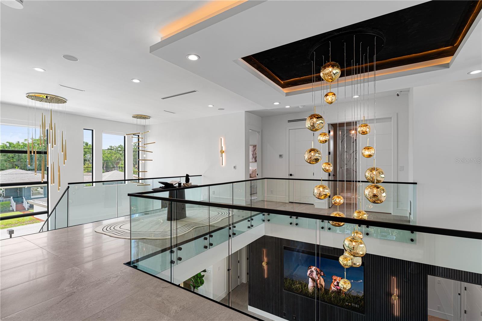 114 W DAVIS BLVD