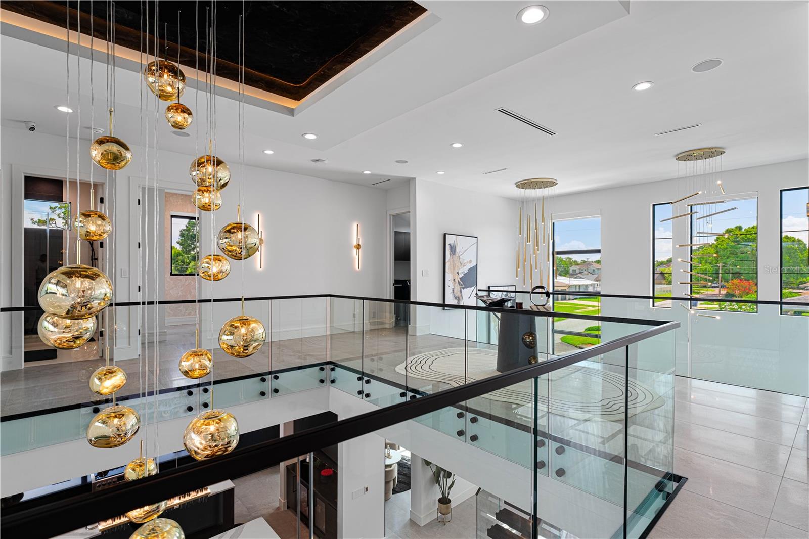 114 W DAVIS BLVD