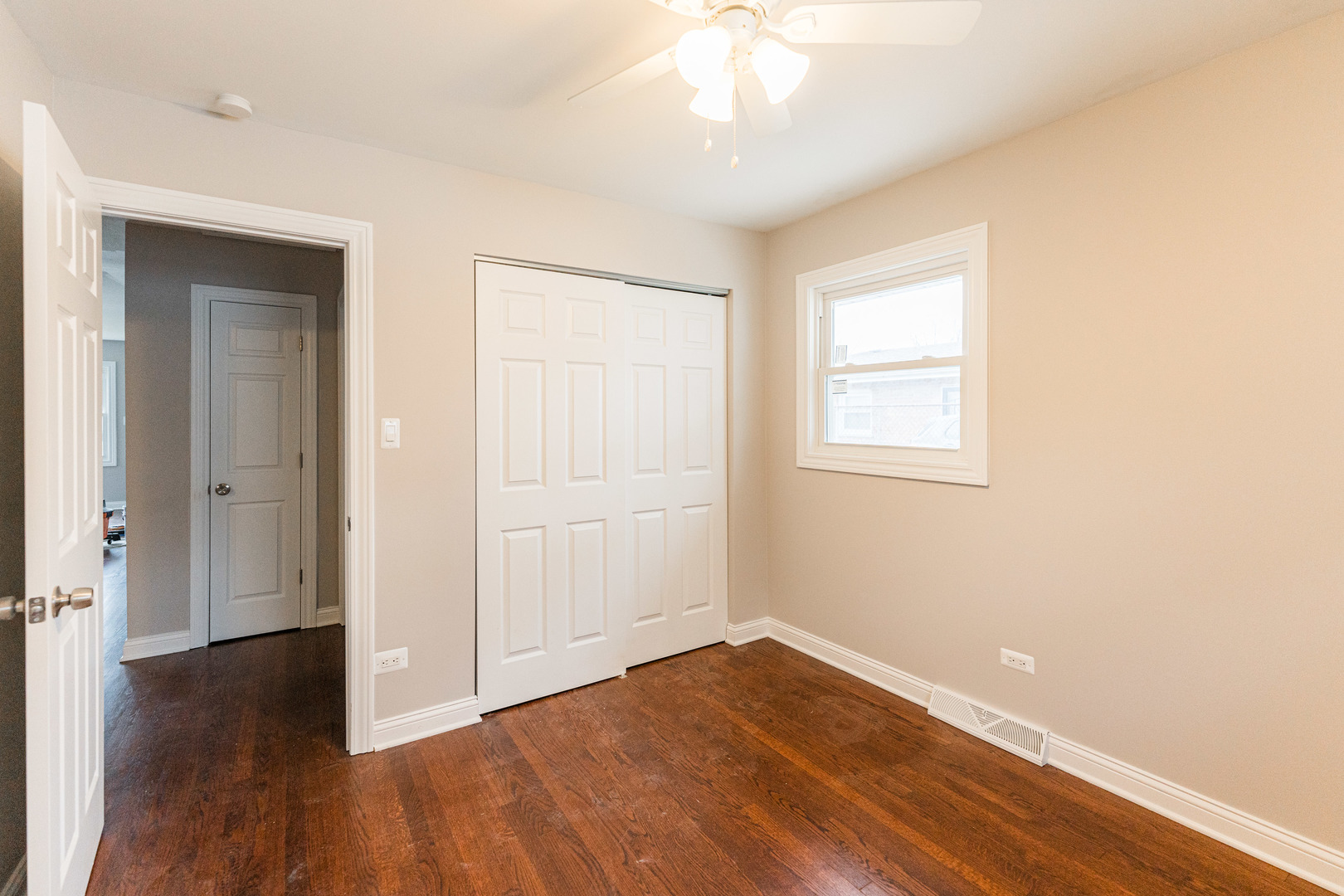 599 W 16th Place