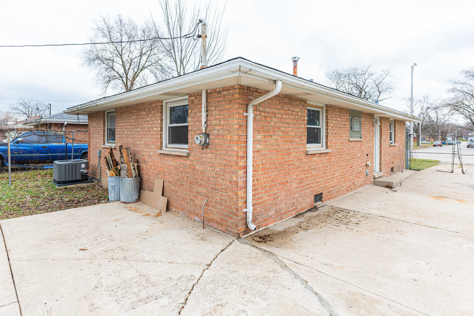 599 W 16th Place
