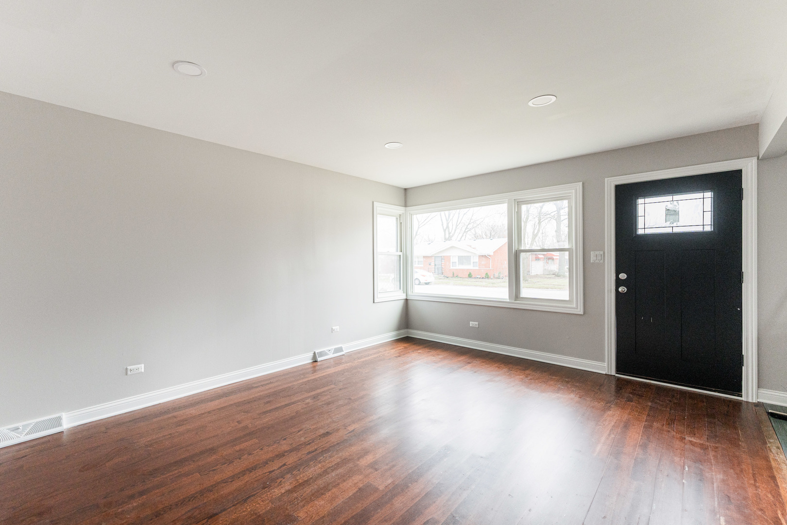 599 W 16th Place