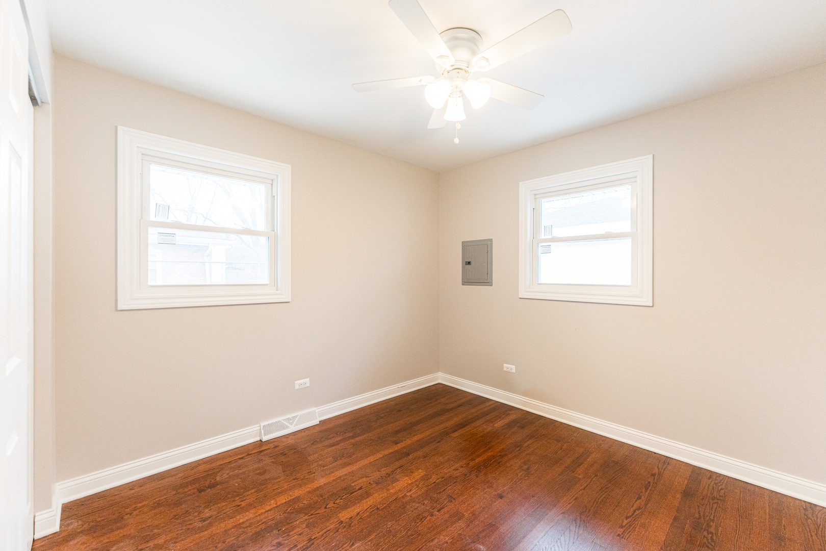 599 W 16th Place