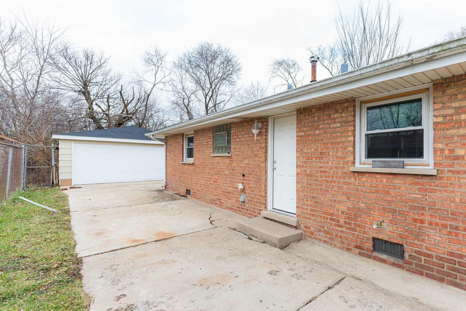 599 W 16th Place