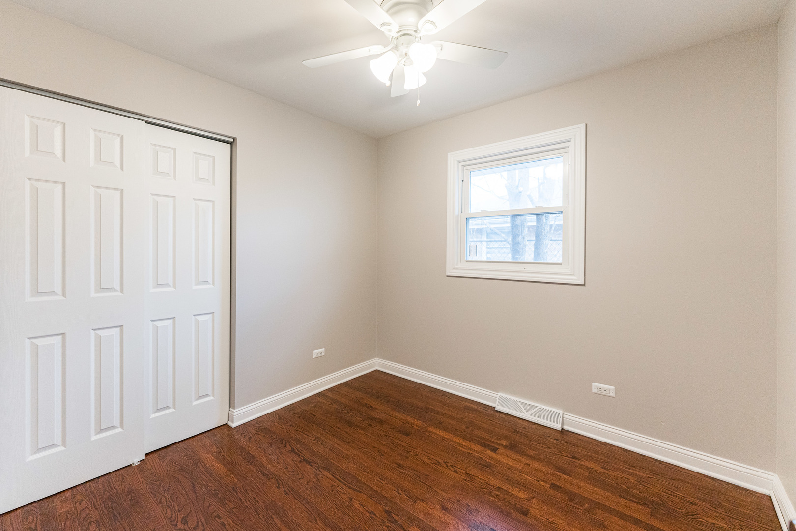 599 W 16th Place