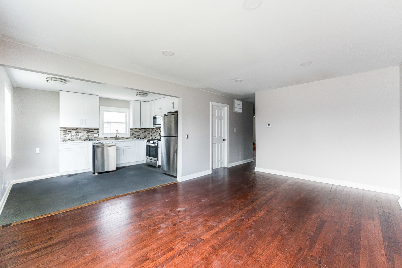 599 W 16th Place