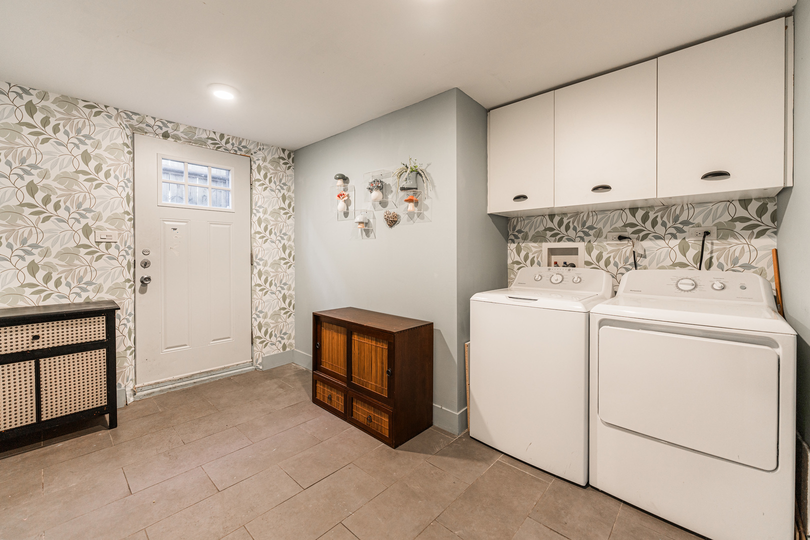 7341 N California Avenue