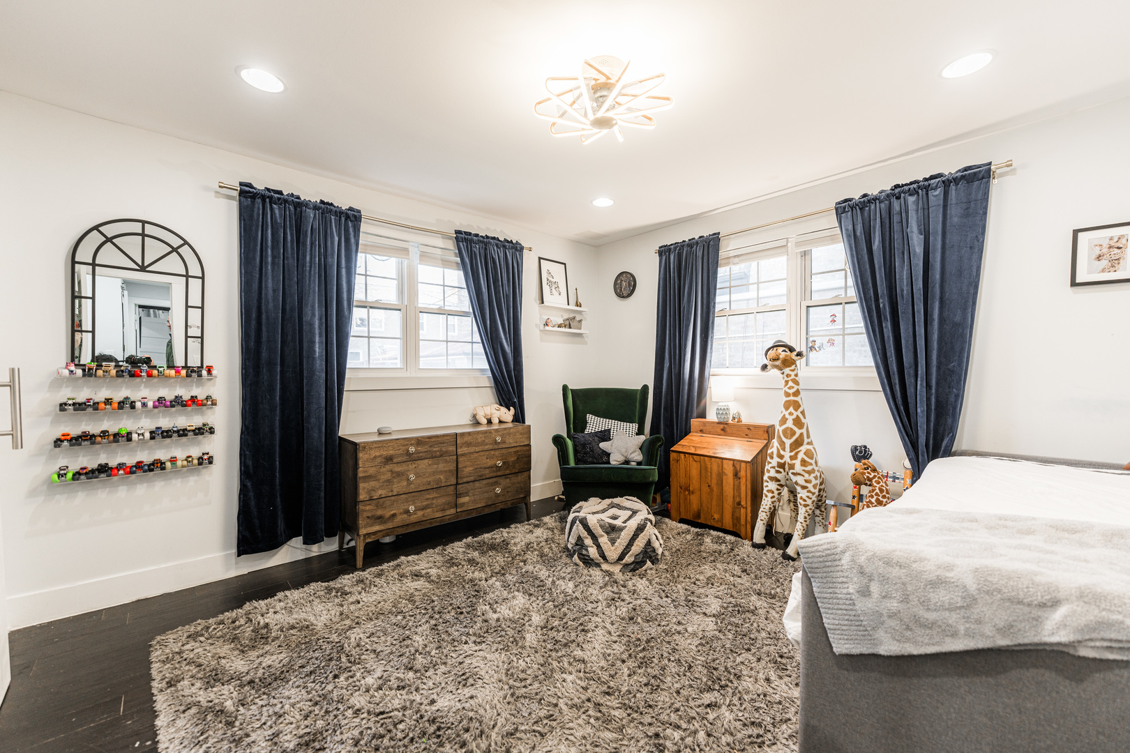 7341 N California Avenue