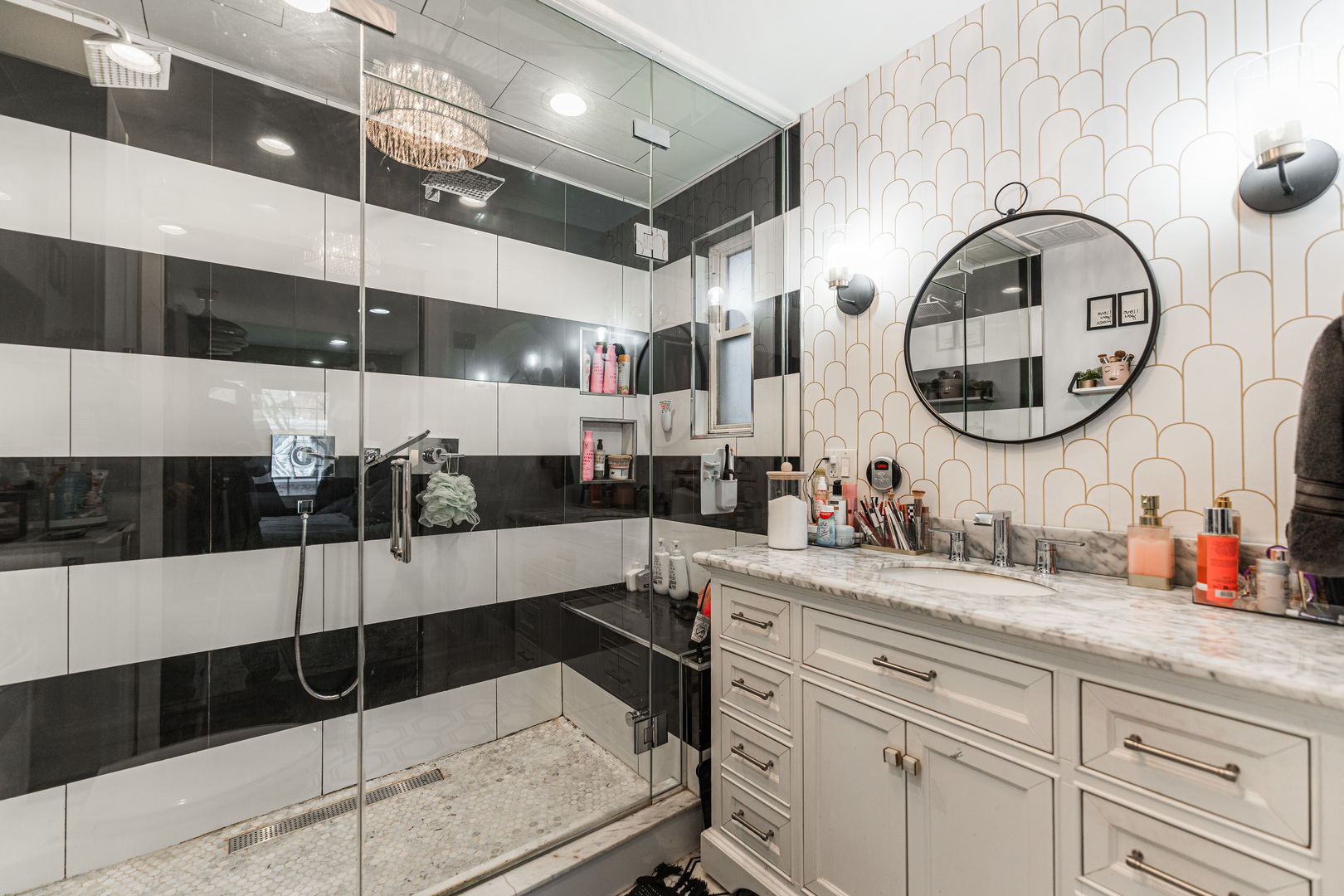 7341 N California Avenue