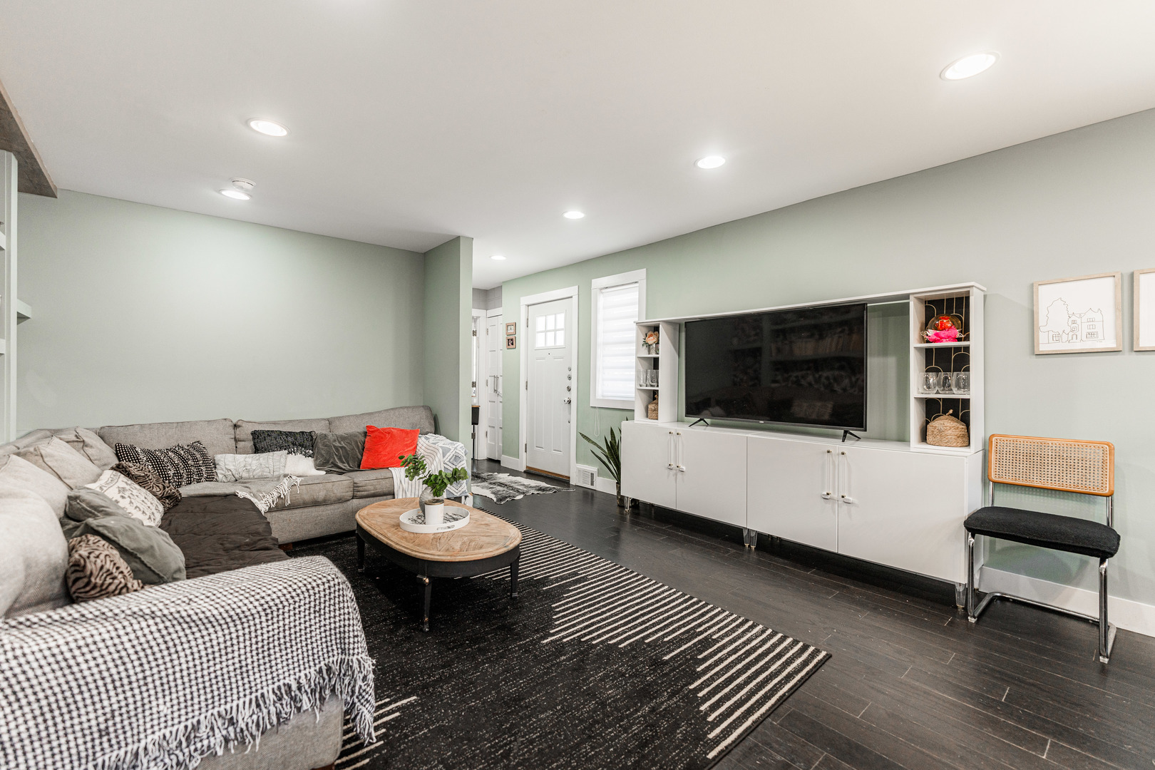 7341 N California Avenue