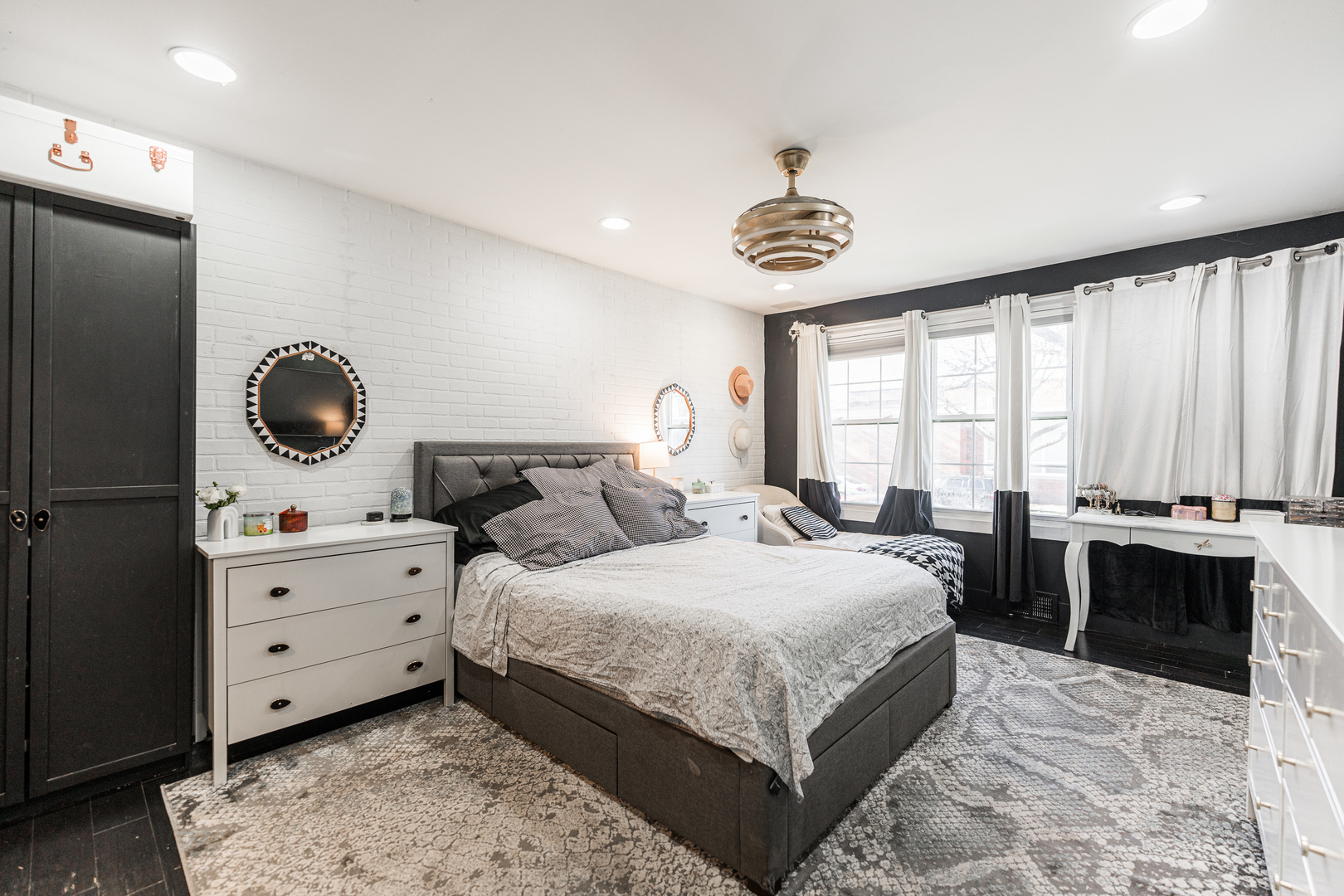 7341 N California Avenue