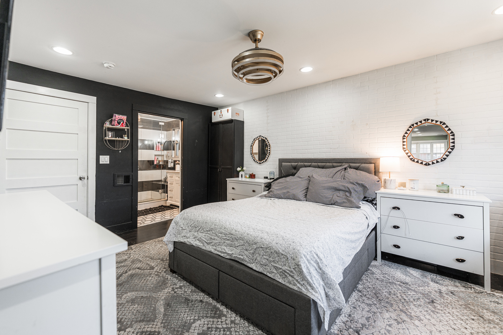 7341 N California Avenue