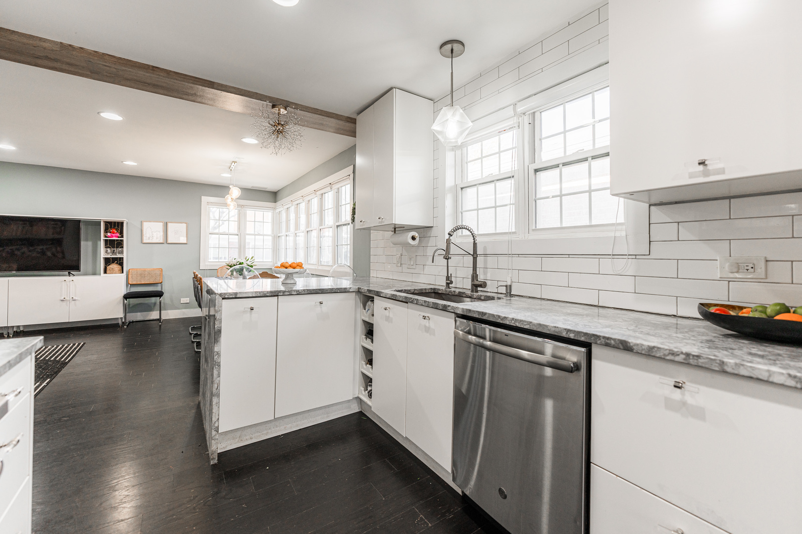 7341 N California Avenue